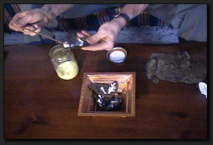 Jedes Stck Kuhdung wird mit Ghee bestrichen