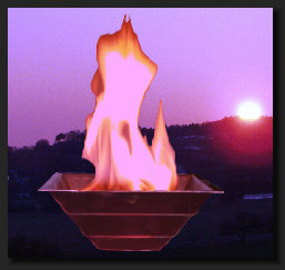 Dies ist das vollstndig ausgefhrte Agnihotra-Feuer. Man kann nun still sitzen, bis die Flammen erloschen sind.